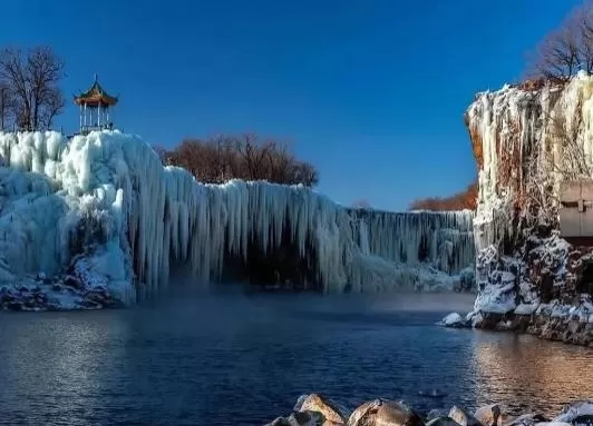 鏡泊湖